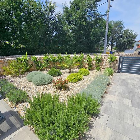 Villa Kaoru Brand New Villa With A Heated Swimming Pool Malinska Exterior photo
