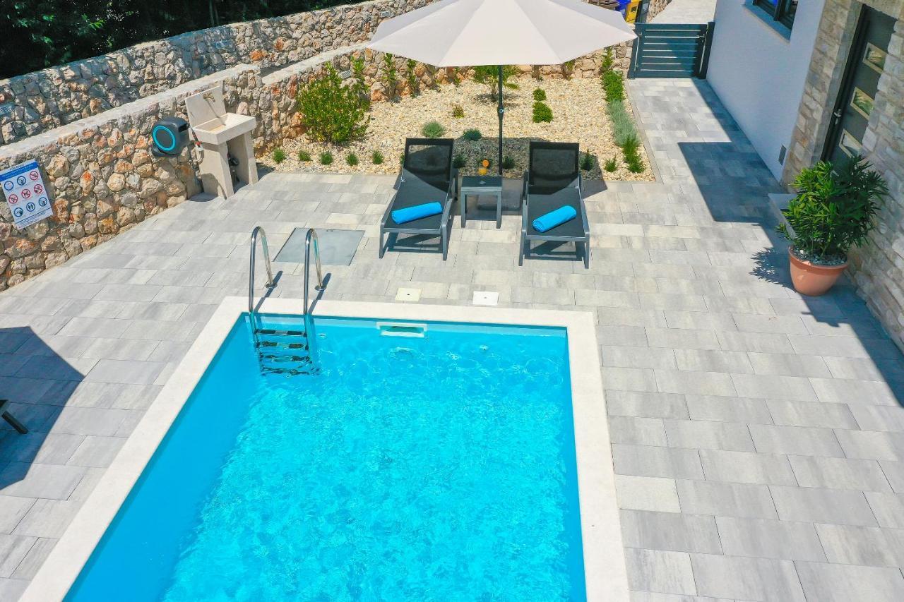 Villa Kaoru Brand New Villa With A Heated Swimming Pool Malinska Exterior photo