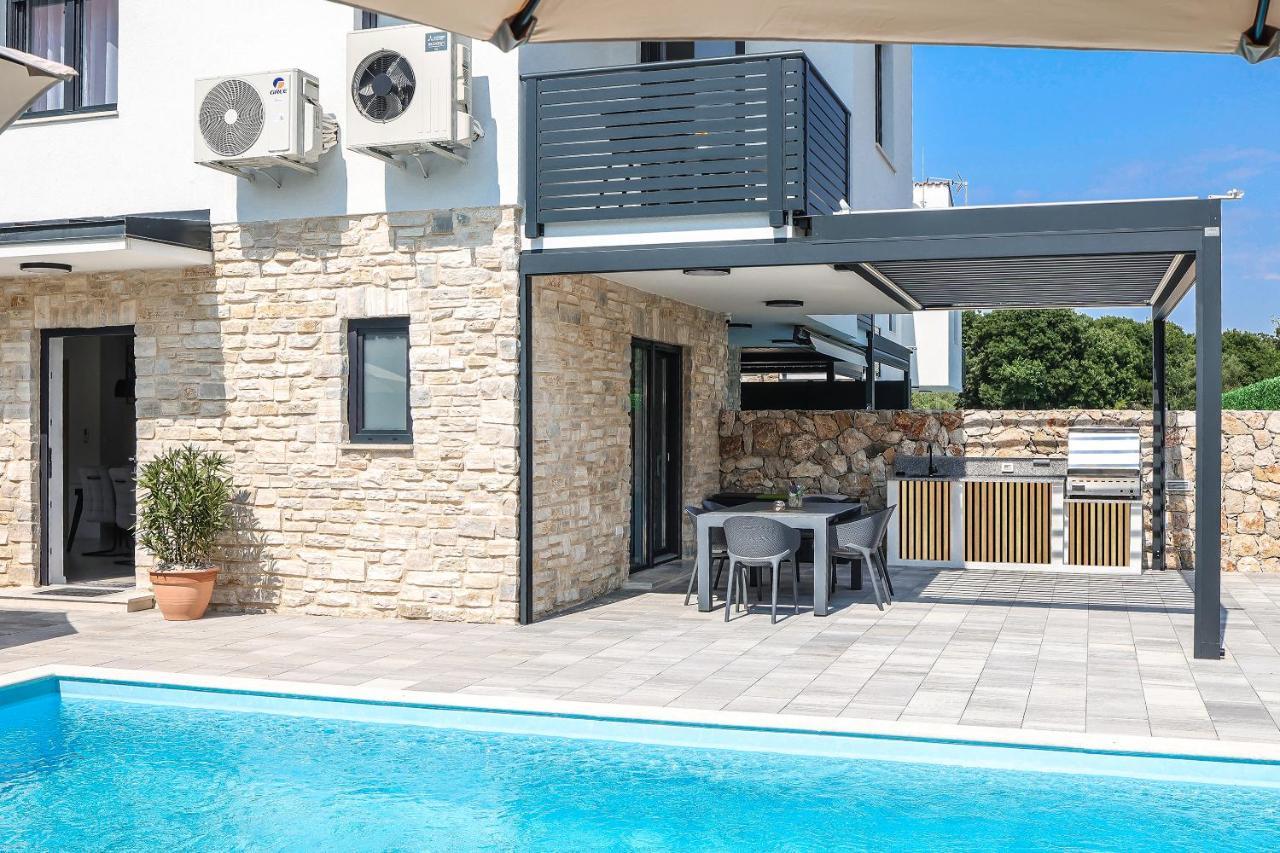 Villa Kaoru Brand New Villa With A Heated Swimming Pool Malinska Exterior photo